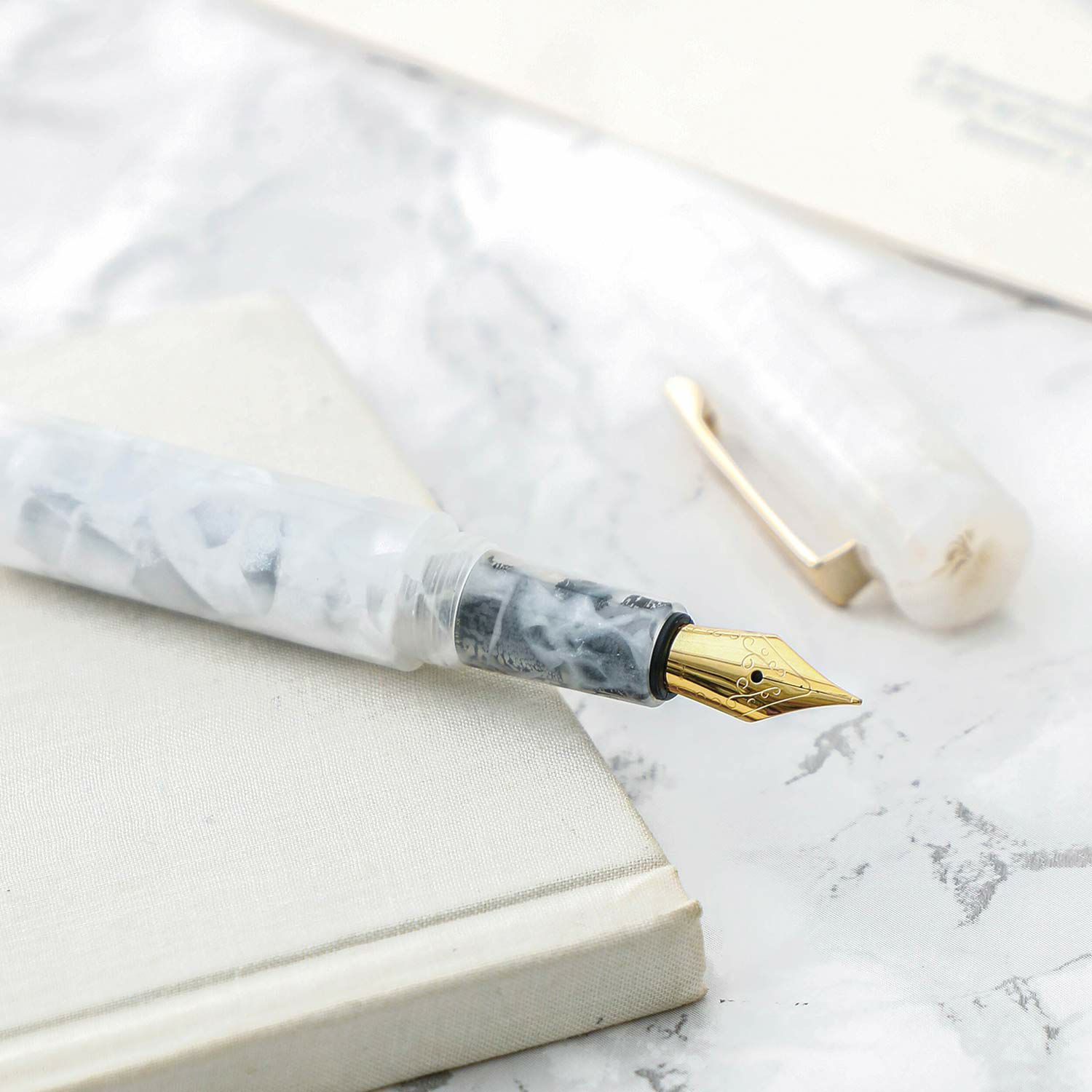 attach&eacute; Marbled Fountain Pen - White