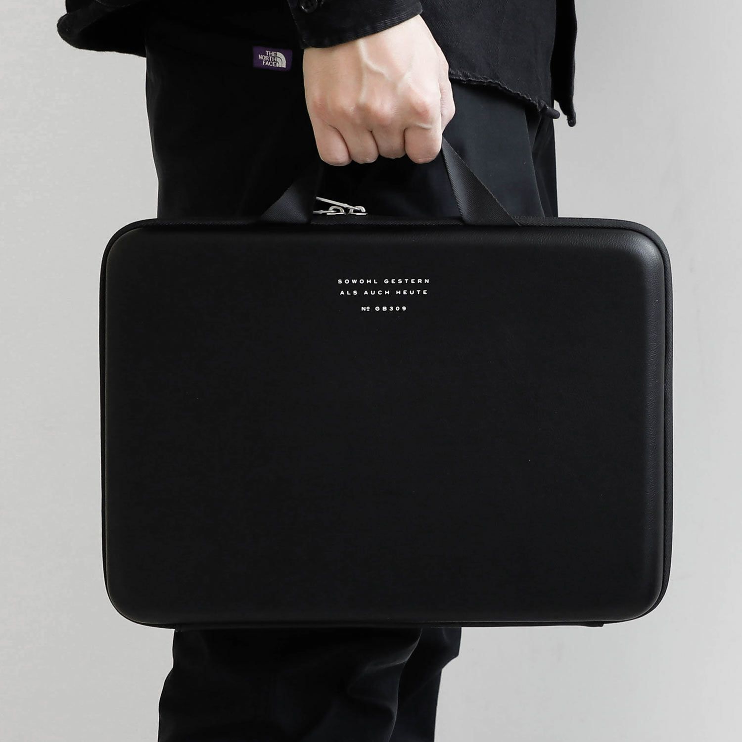 BASE XX D31967 laptop case 39.6 cm (15.6