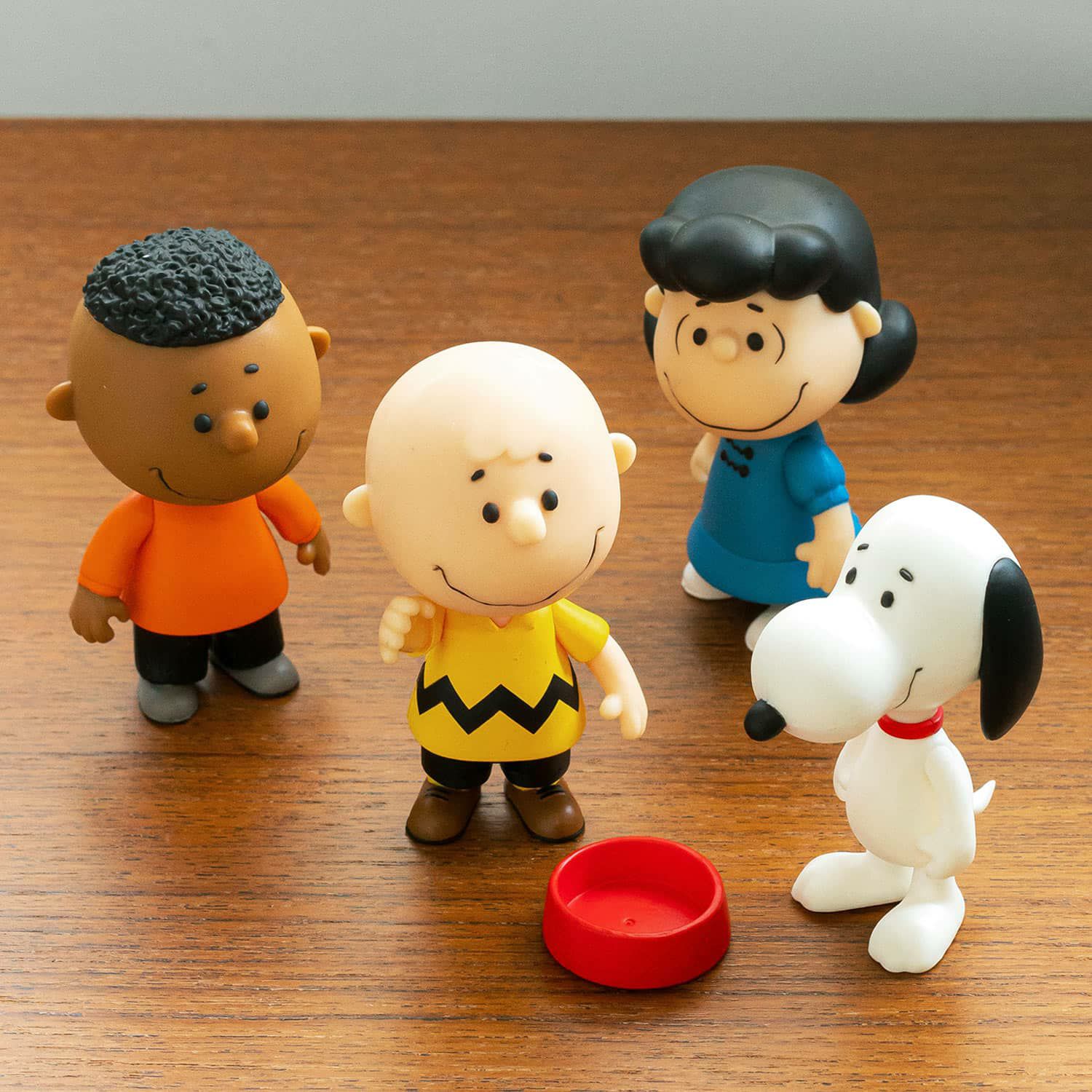 ピーナッツギャラリー スヌーピー陶器フィギュアセット